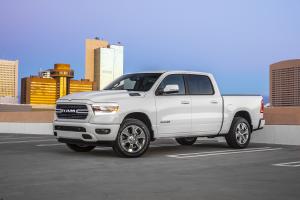 Dodge Ram 1500 Big Horn Crew Cab Sport Appearance Package 2018 года